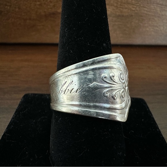 “Robbie” Spoon Ring - Picture 1 of 15